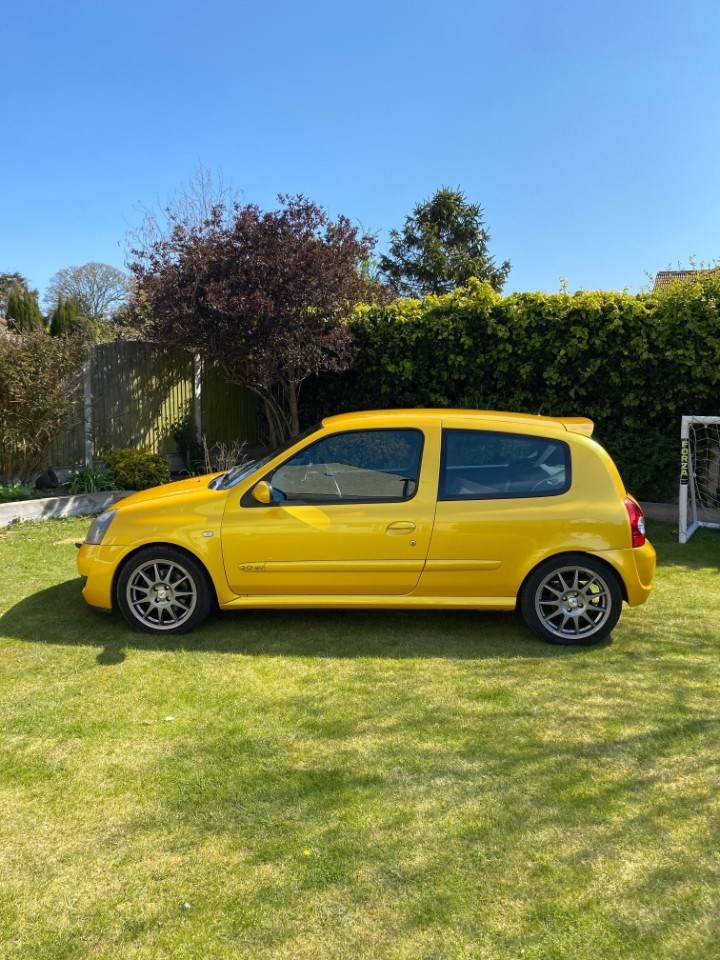 Liquid Yellow Clio 182 for sale for £8,500 - Cutters Classifieds